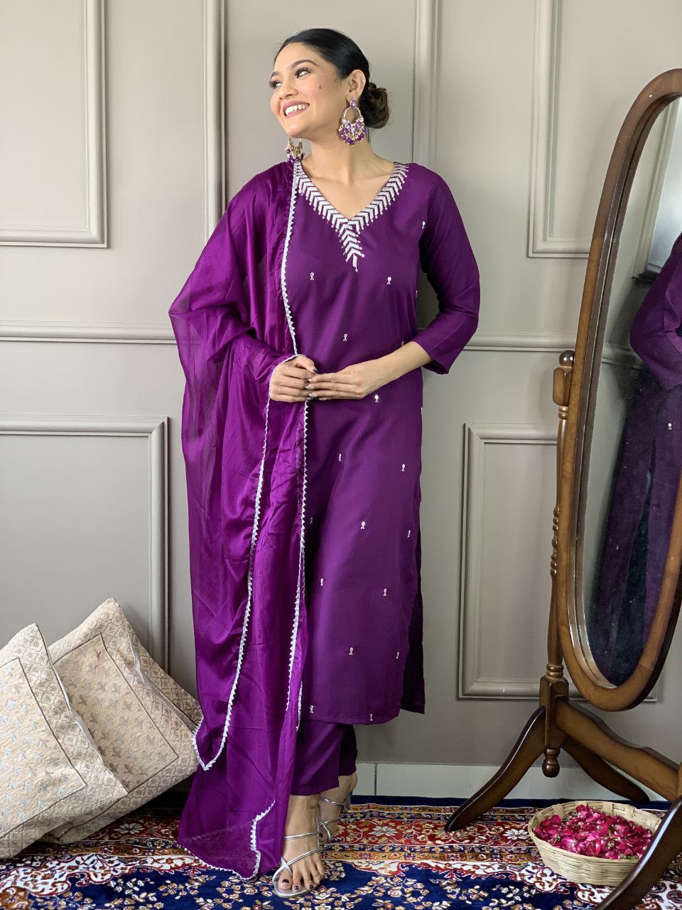 Classy Look and Beautiful Design Kurta Set