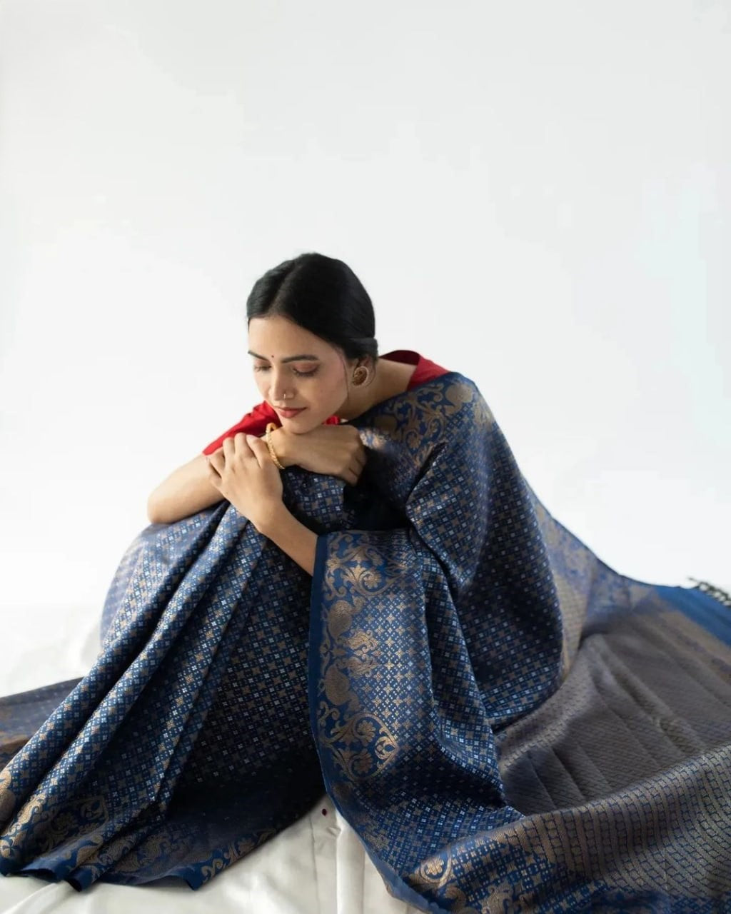 Perfect Grey Banarasi Soft Silk Saree