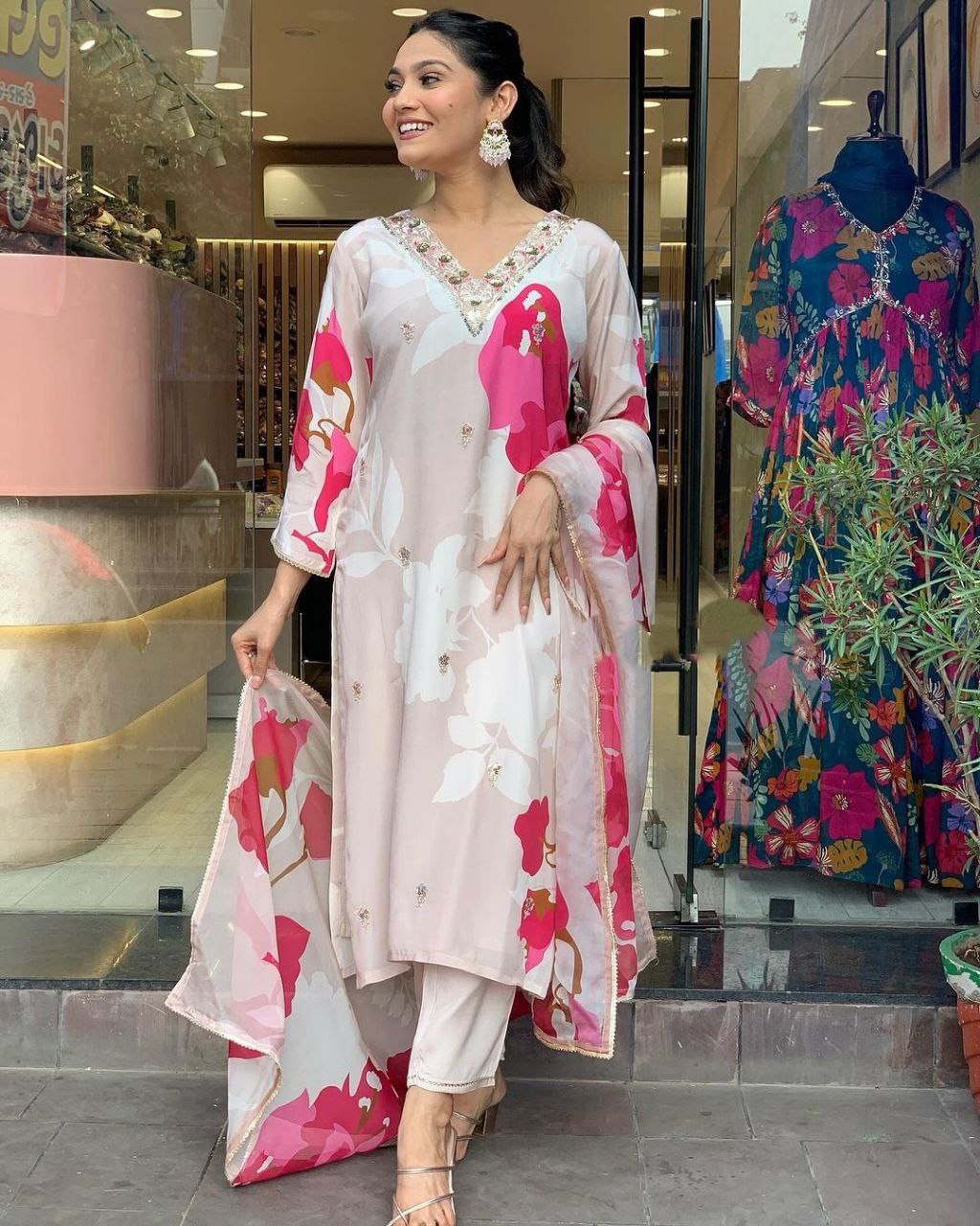 Elegance White And Pink Beautiful Design Kurta Set